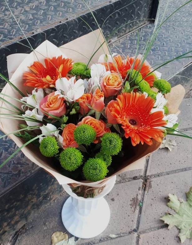 Букет цветов из: Герберы, Хризантемы, Альстромерии и Розы в Усть-Карске
