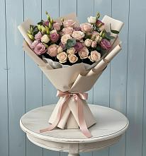 Букет цветов из:  Розы и Лизиантусы в Усть-Карске