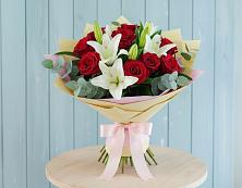 Букет цветов из:  Лилии и Розы в Усть-Карске