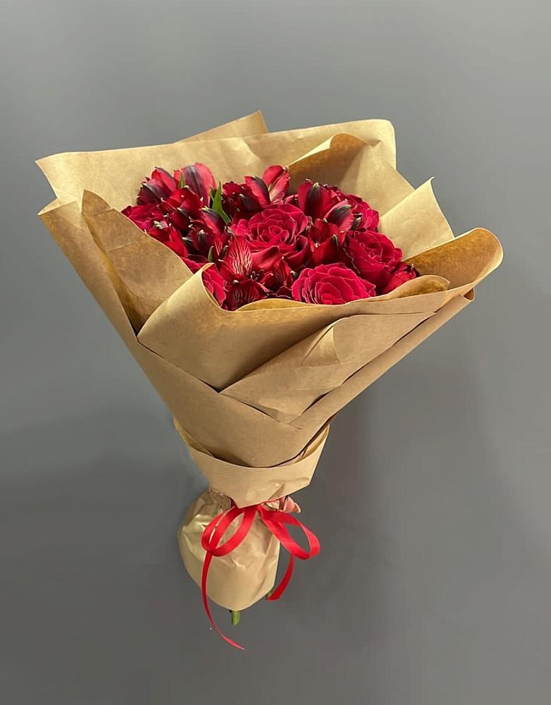 Букет цветов из: Альстромерии и Розы в Усть-Карске