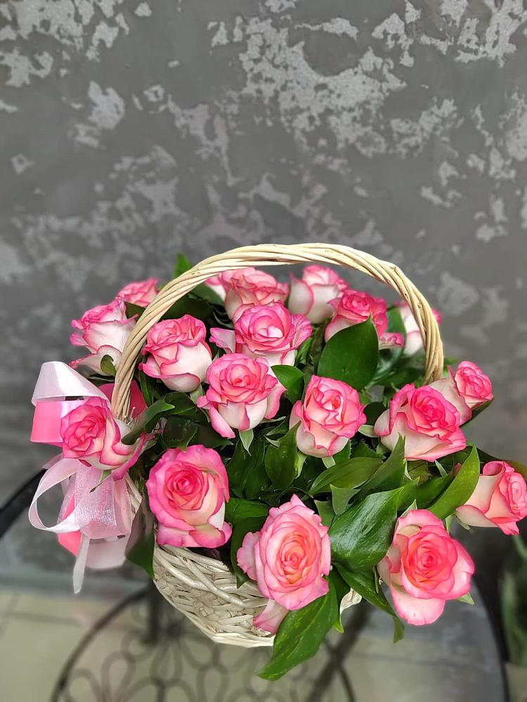 Цветочная композиция из Розы в корзине в Усть-Карске