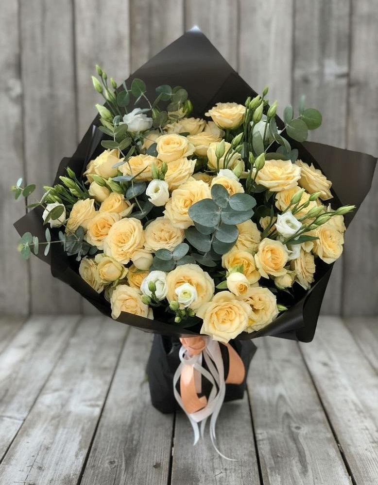 Букет цветов из: Розы и Лизиантусы в Усть-Карске