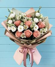 Букет цветов из:  Розы, Альстромерии и Лизиантусы в Усть-Карске