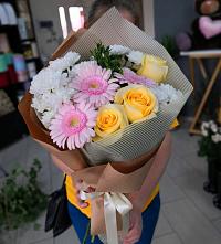 Букет цветов из:  Герберы, Розы и Хризантемы в Усть-Карске