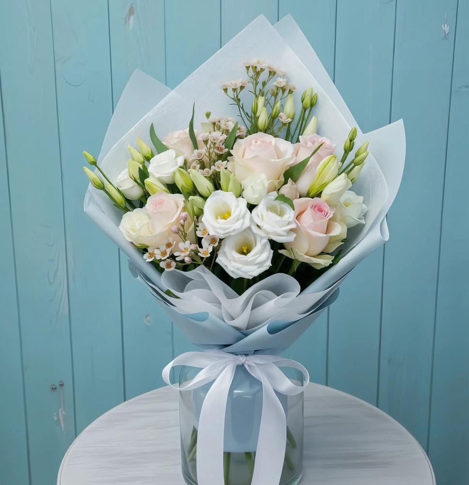 Букет цветов из: Розы и Лизиантусы в Усть-Карске