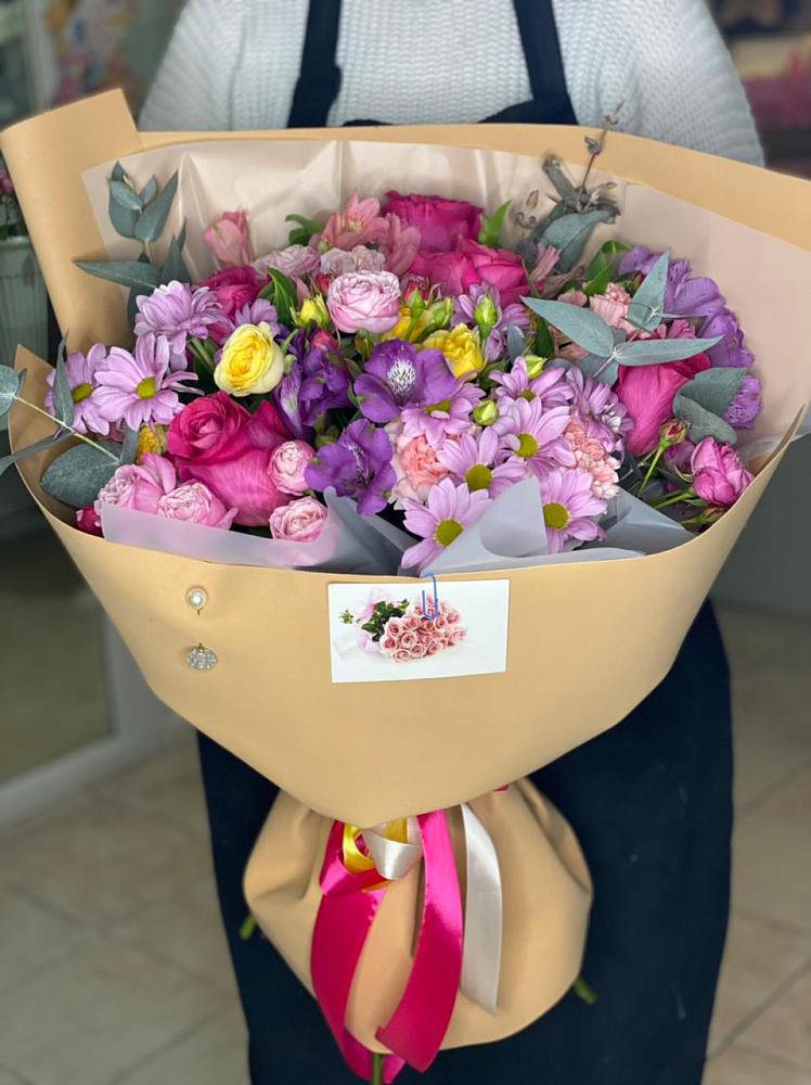 Букет цветов из: Хризантемы, Гвоздики и Альстромерии в Усть-Карске