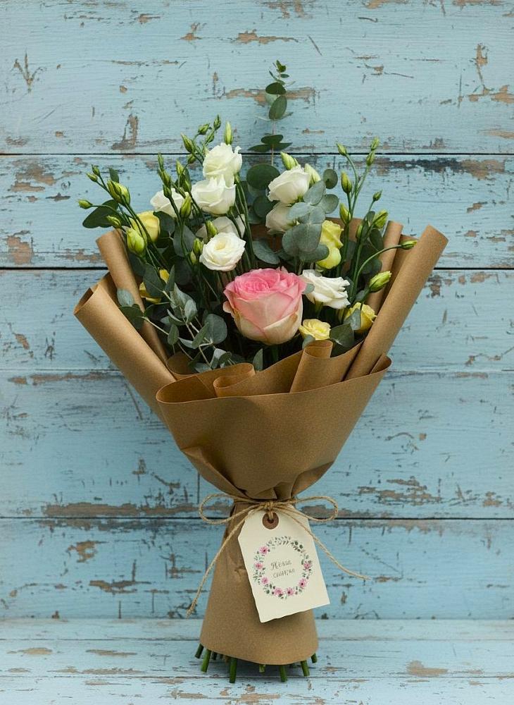 Букет цветов из: Розы и Лизиантусы в Усть-Карске