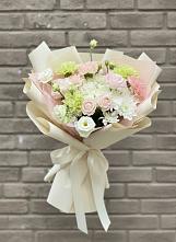 Букет цветов из:  Гвоздики, Розы, Лизиантусы и Хризантемы #REPLACE_PRED# Усть-Карске
