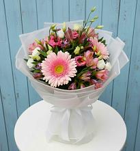 Букет цветов из:  Герберы, Альстромерии и Лизиантусы в Усть-Карске