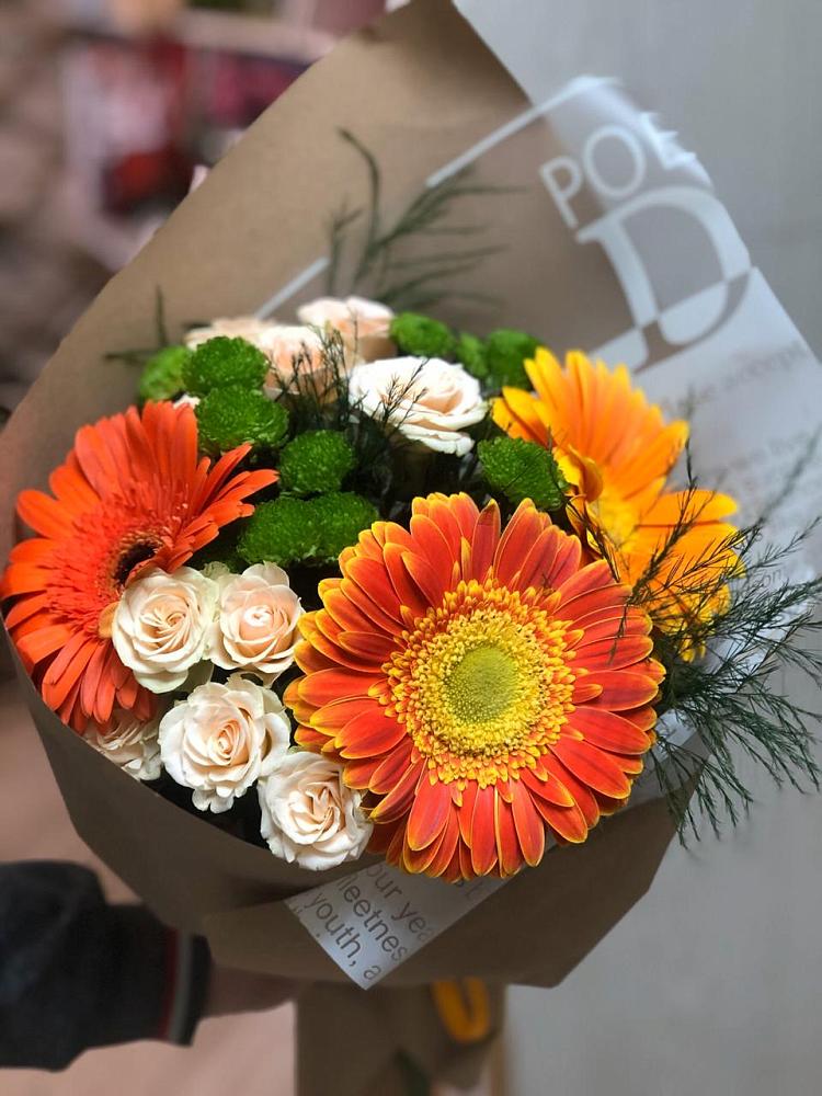 Букет цветов из: Герберы, Хризантемы и Розы в Усть-Карске