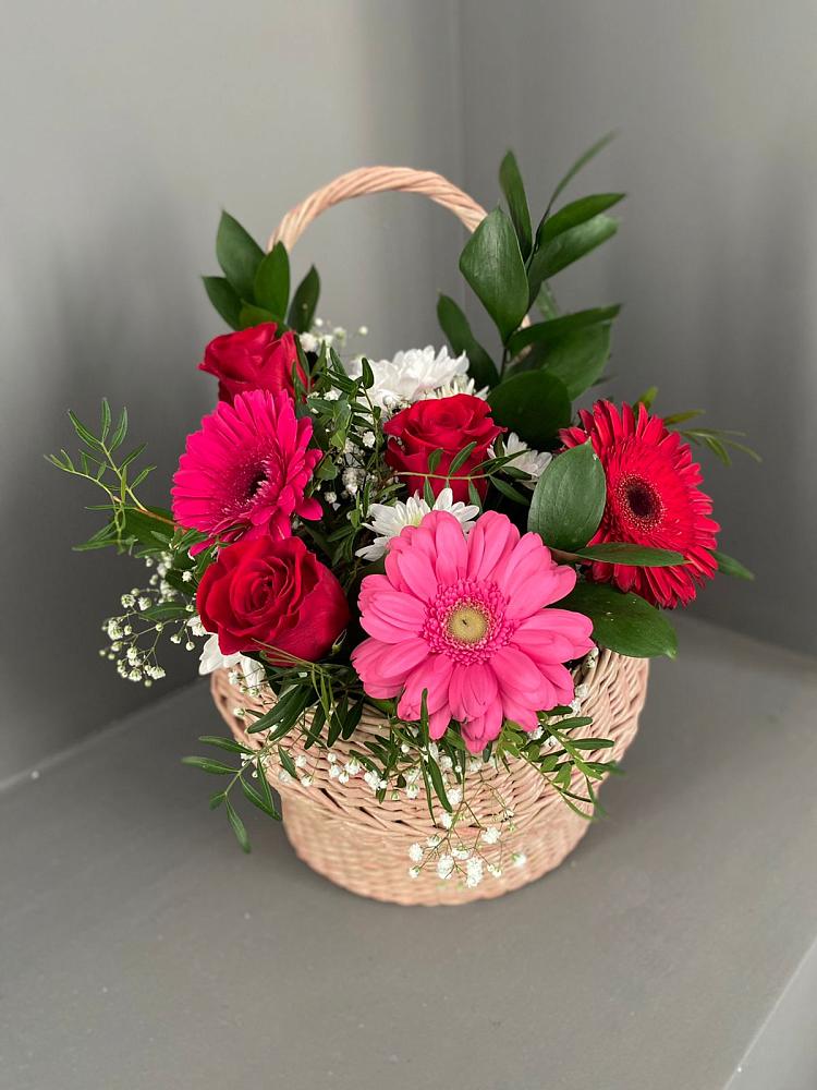 Цветочная композиция из Розы, Хризантемы и Герберы в корзине в Усть-Карске