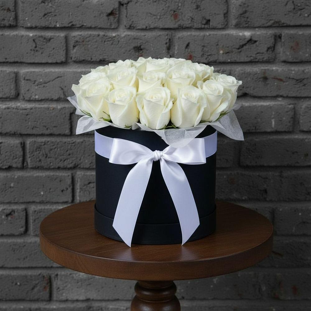 Цветочная композиция из Розы в шляпной коробке в Усть-Карске