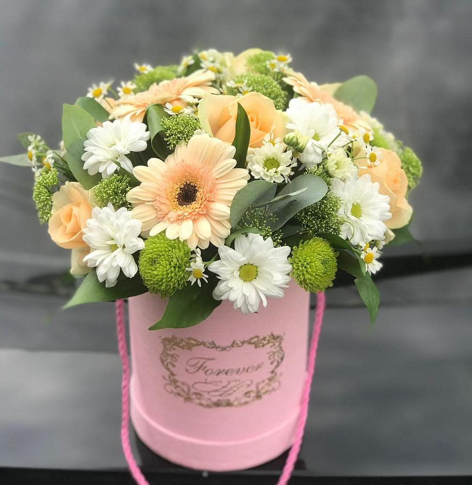 Цветочная композиция из Розы, Герберы и Хризантемы в шляпной коробке в Усть-Карске