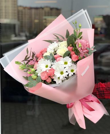 Букет цветов из: Розы, Лизиантусы и Хризантемы в Усть-Карске